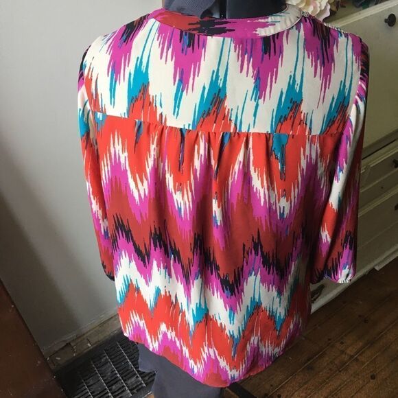 Gibson Latimer colorful retro split neck vacationcore semi sheer flowy blouse - Picture 3 of 4